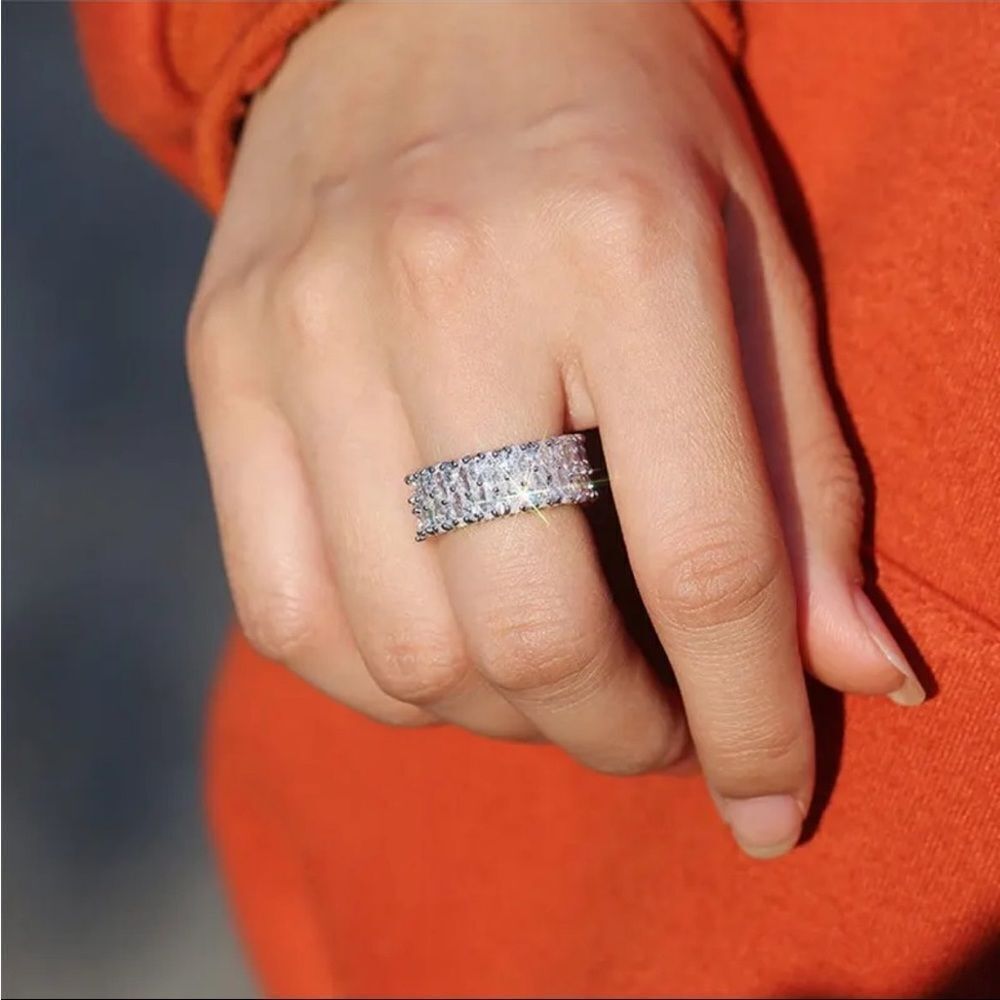 925 Sterling Silver Diamond Ring New in Gift Box Size 9